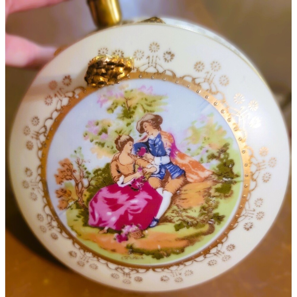 MCM Lefton Porcelain Silent Butler/ Crumb Catcher MINT Courting Couple Gold Trim
